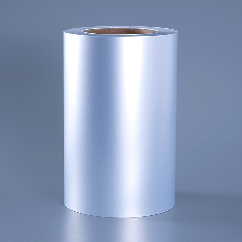 Película autoadhesiva de poliéster plateado mate premium de 50mic con adhesivo acrílico solvente resistente al alcohol y a altas temperaturas