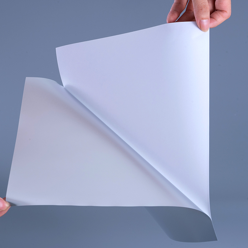 Película de materiales de etiquetas PET de plata mate de 50mic con adhesivo acrílico a base de agua para impresión por inyección de tinta UV