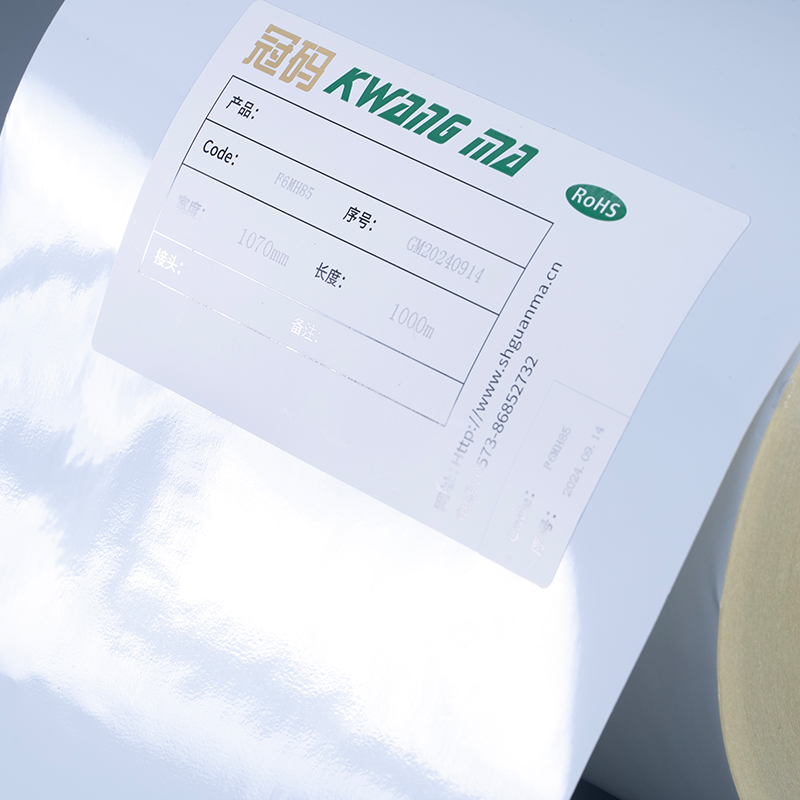 Etiqueta autoadhesiva de película PET de poliéster blanco brillante de 50mic con rollo gigante de adhesivo acrílico solvente para impresión digital