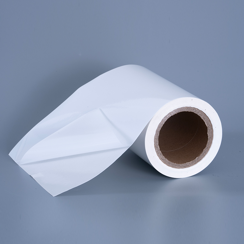 Materiales de etiquetas de película de vinilo PET brillante de 25mic con rollo gigante de adhesivo acrílico para impresión de inyección de tinta
