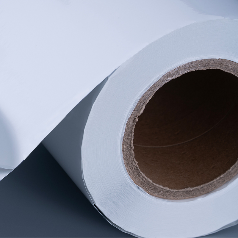 Etiqueta autoadhesiva de película de poliéster aluminizada blanca brillante de 25mic con adhesivo acrílico a base de agua para impresión por inyección de tinta